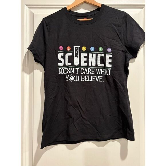 Science doesn't care what you believe Women's T-shirt size Medium - Picture 1 of 2